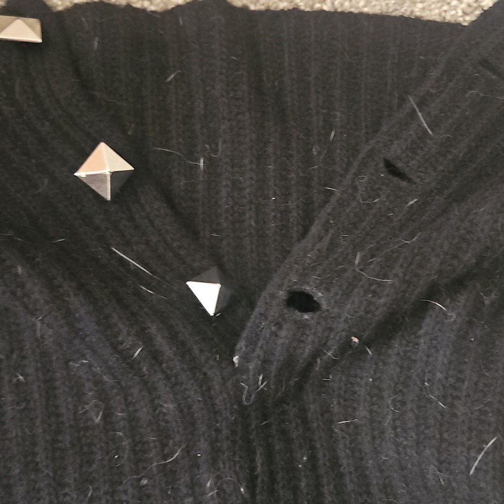 Point Zero Stud Scarf - Picture 3 of 7
